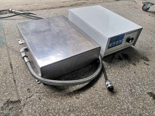 Industrial Cleaning Submersible Ultrasonic Transducer Immersed In Water Solvent Tank